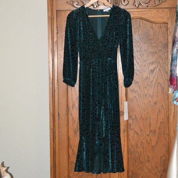 NWT Calvin Klein Green Velvet Midi Dress Size 4 - Picture 3 of 10